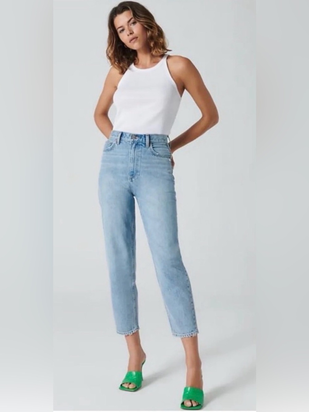 Aritzia Denim Forum Gia High Rise Carrot Barrel Jeans 24 | Relaxed Tapered